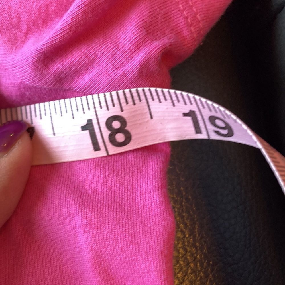 Hue pink V neck T-shirt , size medium - Picture 5 of 5